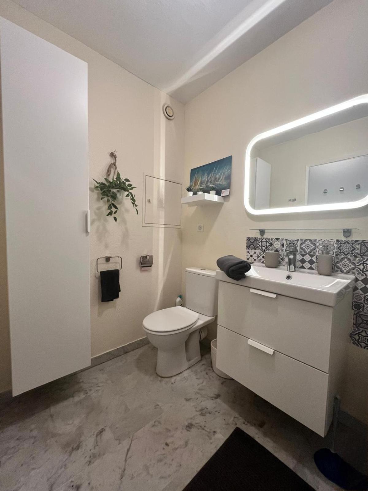 Grand Studio Localisation Ideale Antibes Exterior photo