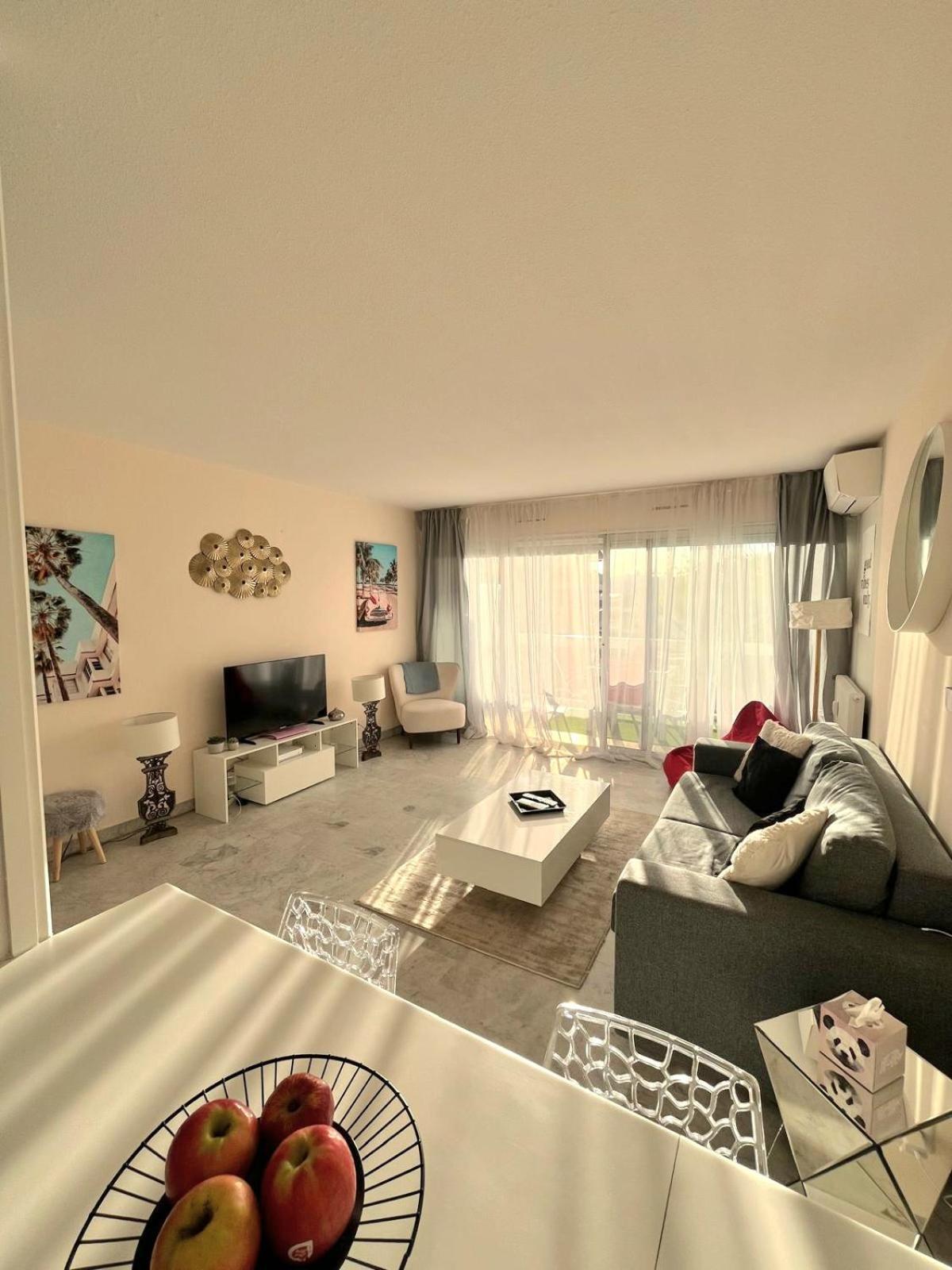 Grand Studio Localisation Ideale Antibes Exterior photo